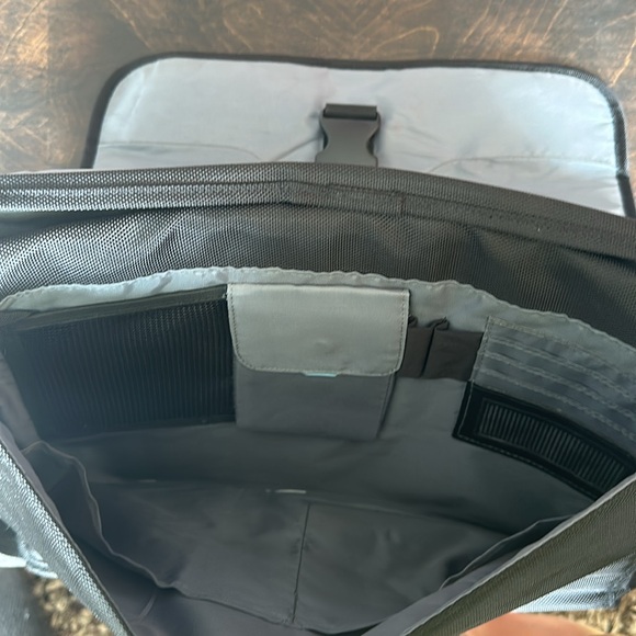 Targus Laptop Bag - Picture 3 of 4